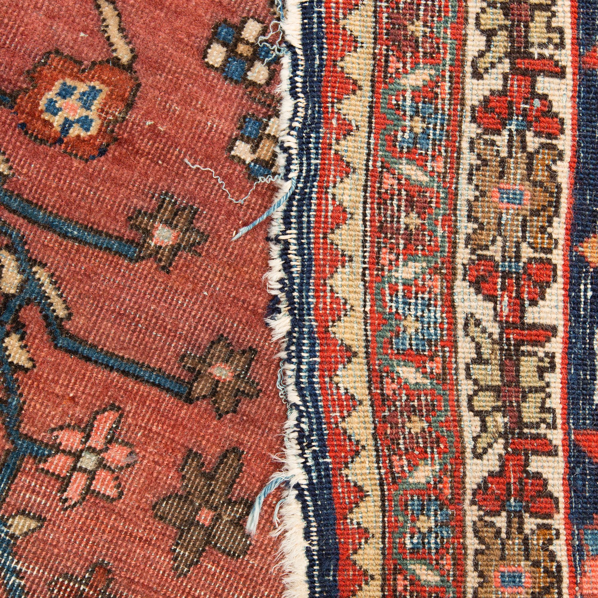 MATTA, Antik, sannolikt Ferahan. Ca 360x255 cm.