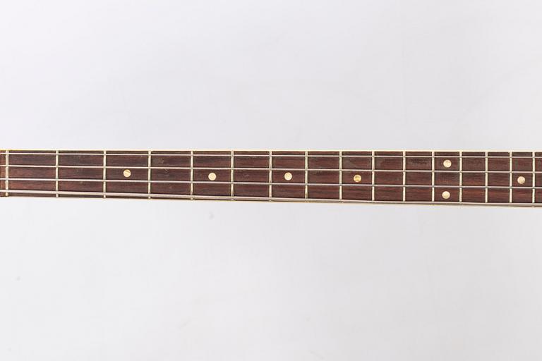 A 1960's electric bass, Höfner 500/2 Club Bass, Sunburst.