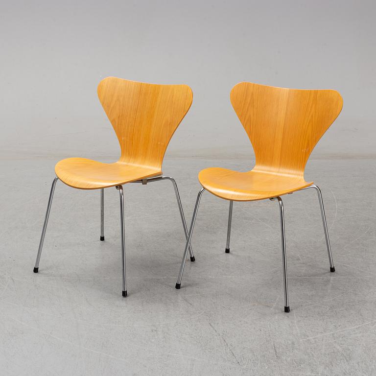 Arne Jacobsen, stolar, 8 st "Sjuan" för Fritz Hansen Danmark, 1988.