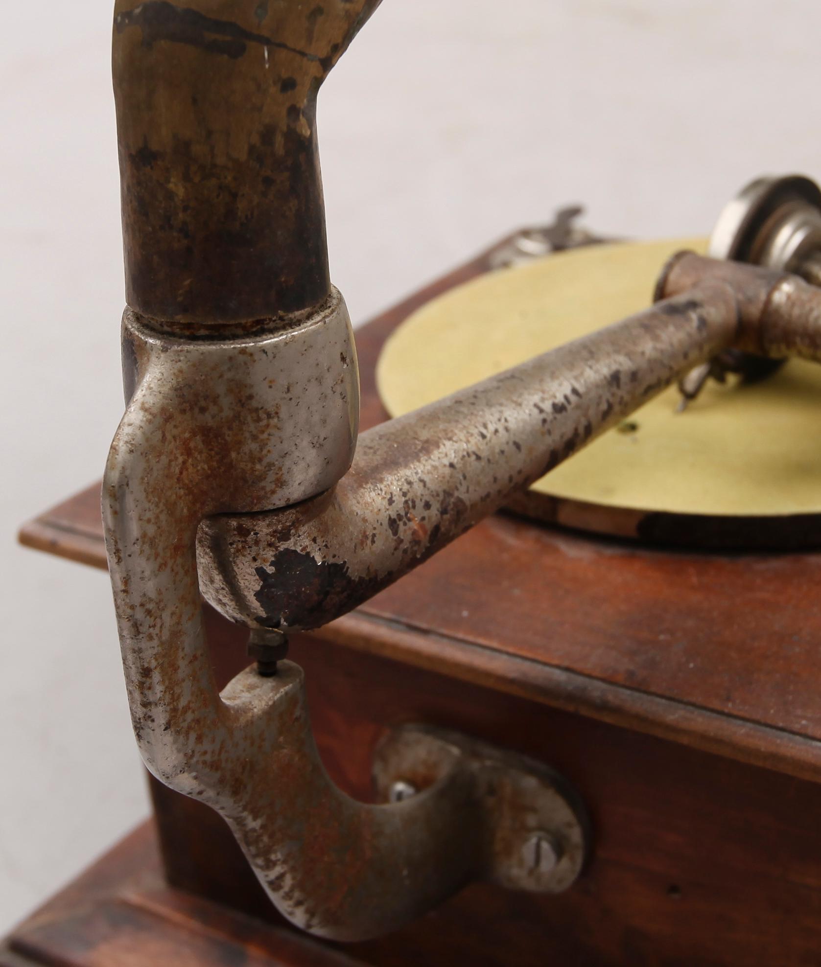 TRATTGRAMMOFON, 1900-talets första hälft.