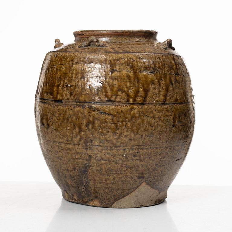 Kruka, glaserat stengods, Sydostasien, sen Mingdynasti/Qingdynasti.