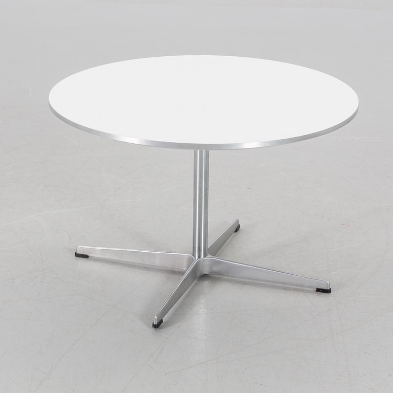 A COFFEE TABLE BY PIET HEIN AND BRUNO MATHSSON FOR FRITZ HANSEN 1985.