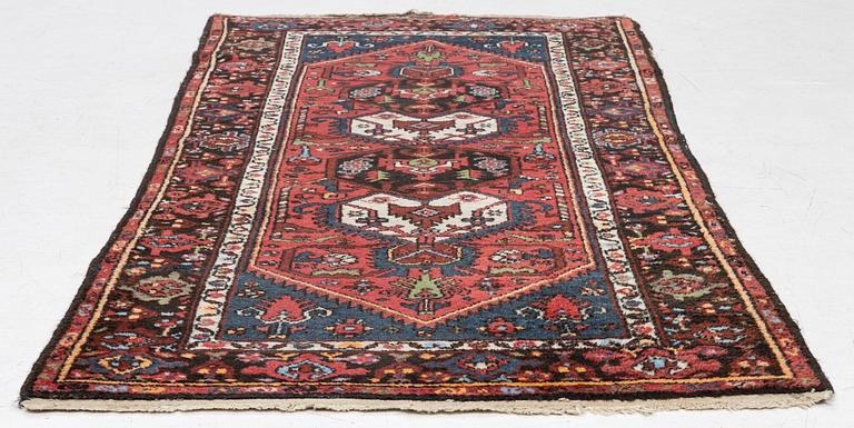 An Oriental rug, approx. 200 x 105 cm.