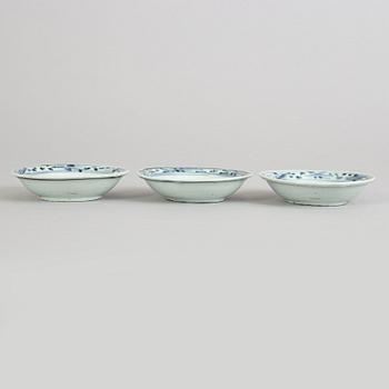 A set of three small blue and white dishes, Ming dynasty (1368-1644).