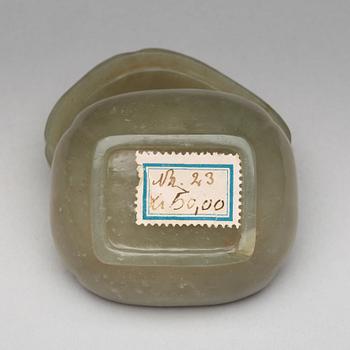 A nephrite box with cover, late Qing dynasty.