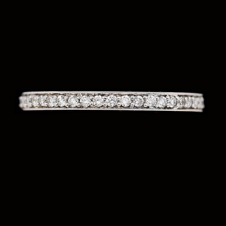 RING, 18K vitguld, briljantslipade diamanter tot ca 0.41 ct. Vikt ca 2 g.