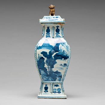 897. A blue and white bronze shaped vase with cover, Qing dynasty, Kangxi (1662-1722).