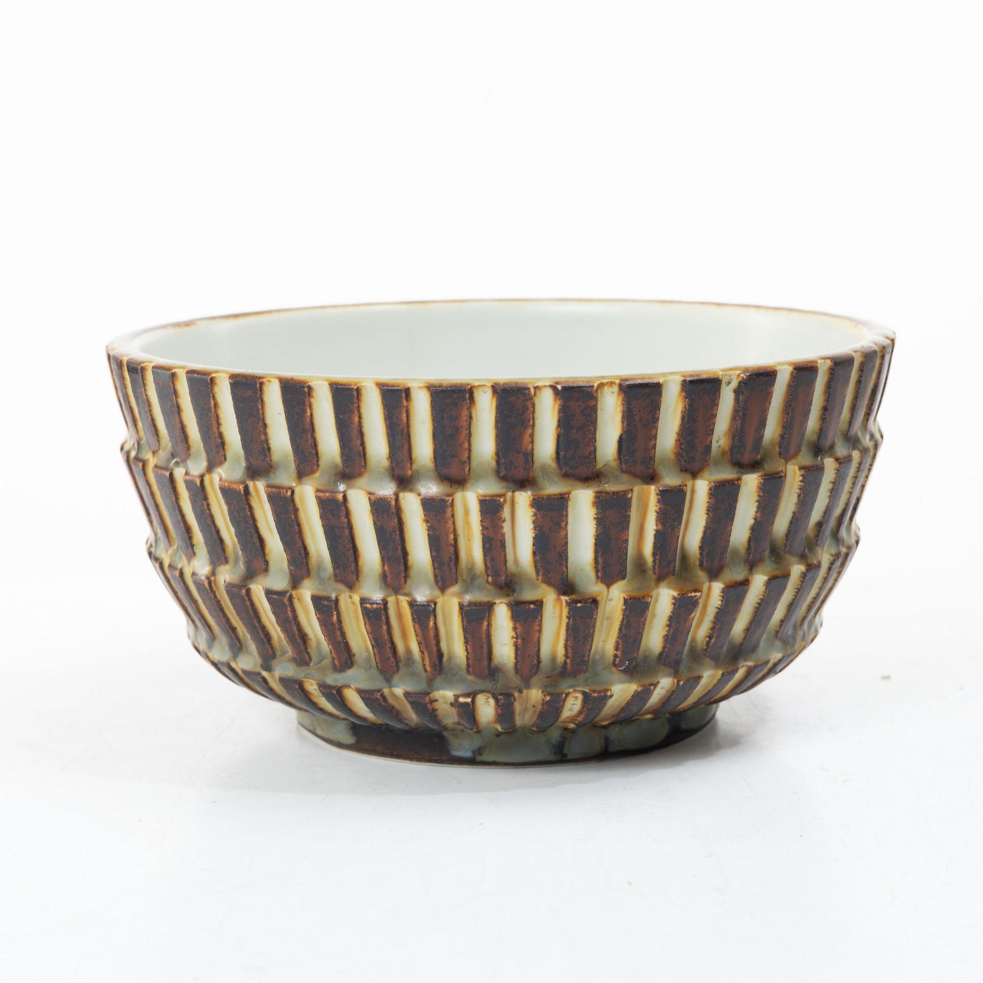 Gertrud Lönegren, A stoneware bowl, Rörstrand, 1936-1941.
