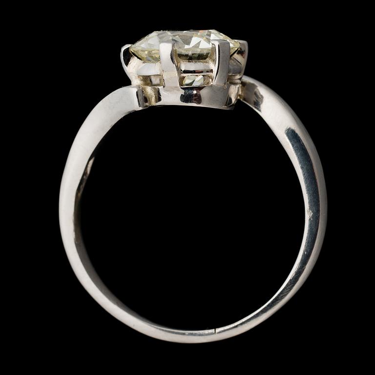 A RING, brilliant cut diamond 2.56 ct, platinum.