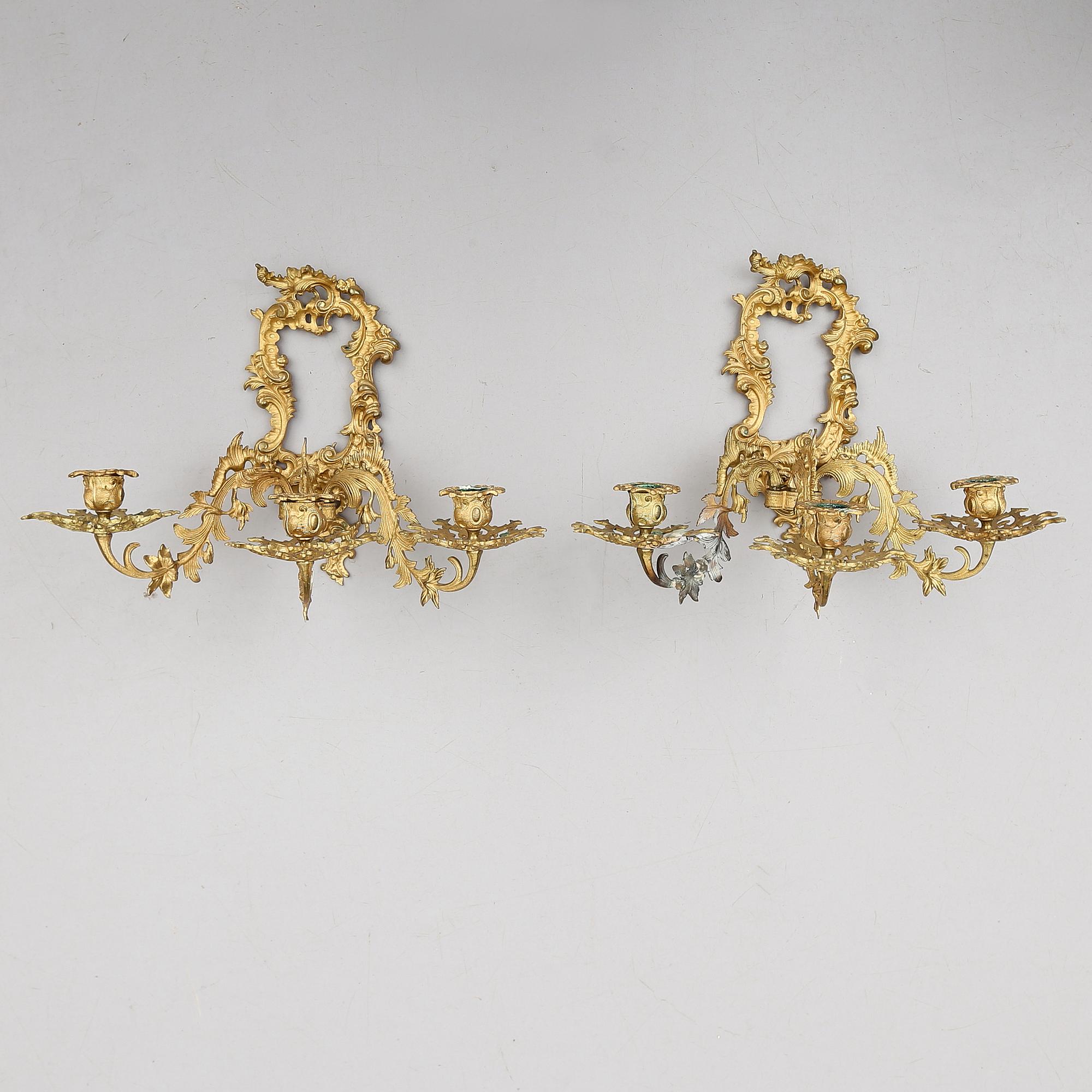 VÄGGLAMPETTER, 1 par, förgylld brons, 1800-talets andra hälft.