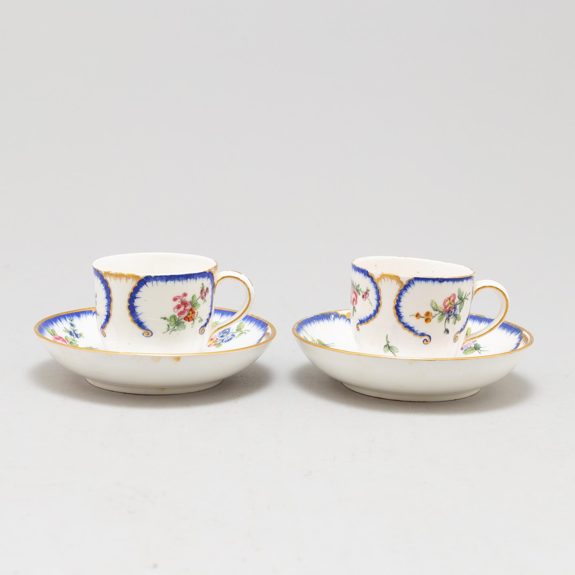 A pair of enamelled cups with dishes, France, Sèvres, 1780s.