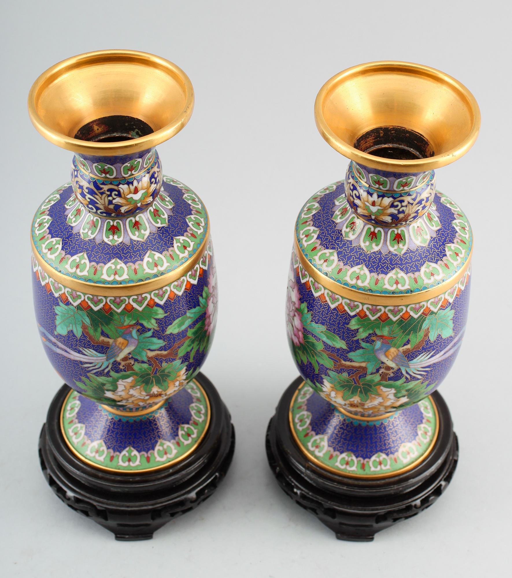 VASER, 1 par, cloisonné, Kina, 1900-tal.