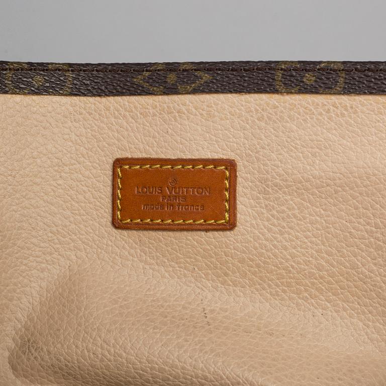 A Louis Vuitton "Sac Plât" bag.