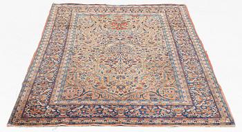 A Sarouk rug, c. 205 x 128 cm.