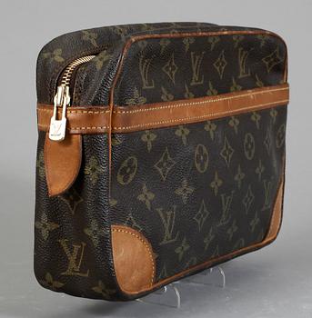 NECESSÄR, Louis Vuitton.