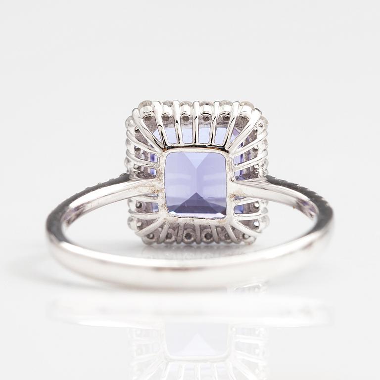 RING, 14K vitguld, tanzanit ca 2.50 ct och briljantslipade diamanter ca 0.25 ct tot.