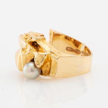 Björn Weckström, Ring "Ukkoshelmi" 18K gold with a cultured pearl, Lapponia.
