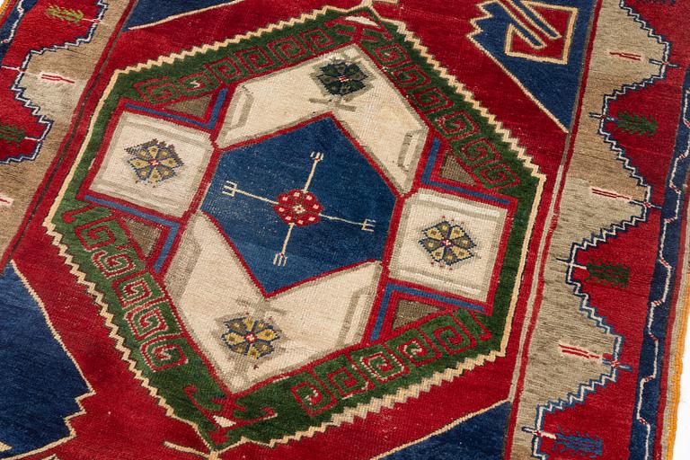 An antique Anatol rug, c. 170 x 134 cm.