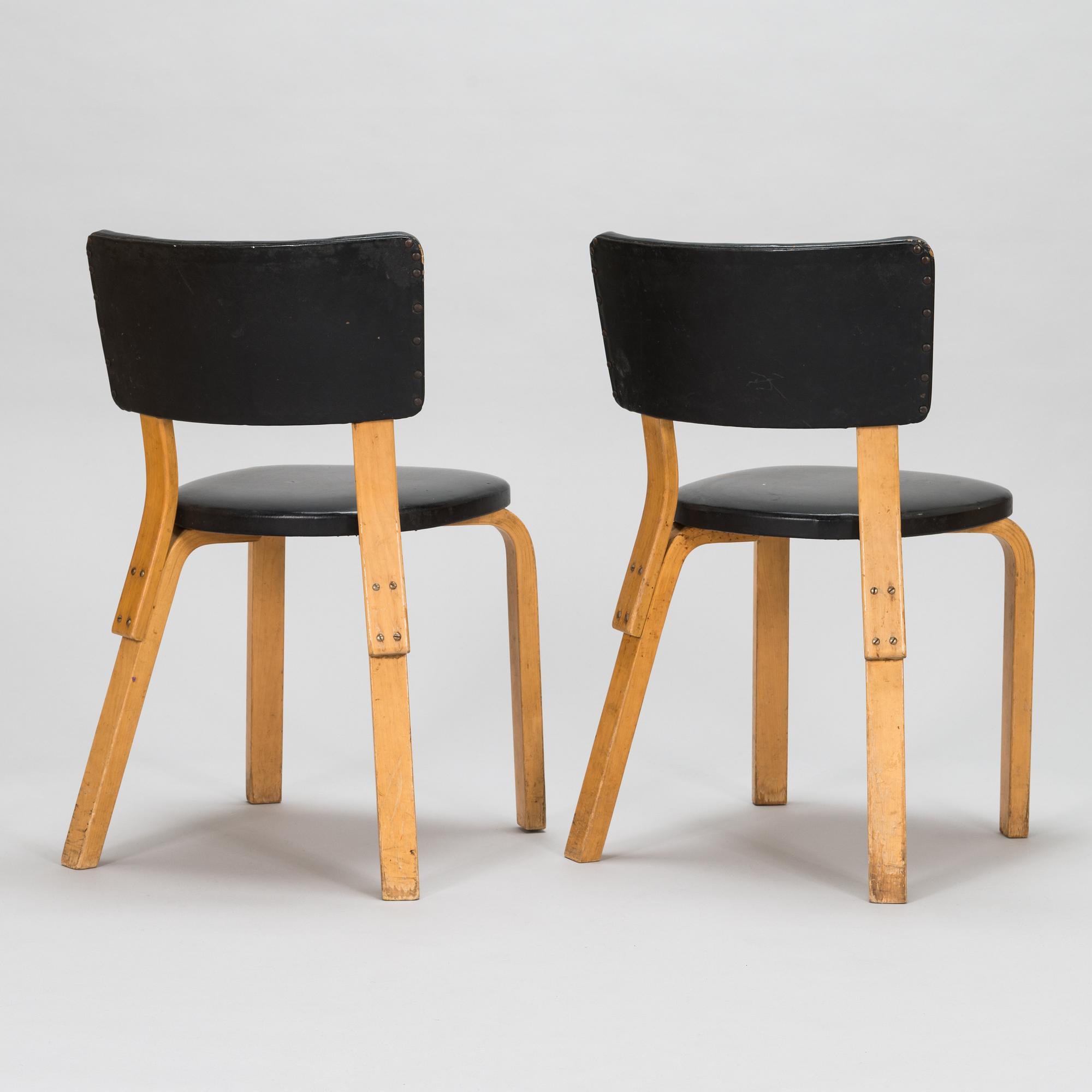 Alvar Aalto, stolar, ett par, modell E 69 för O.Y. Huonekalu- ja Rakennustyötehdas A.B. 1960-tal.