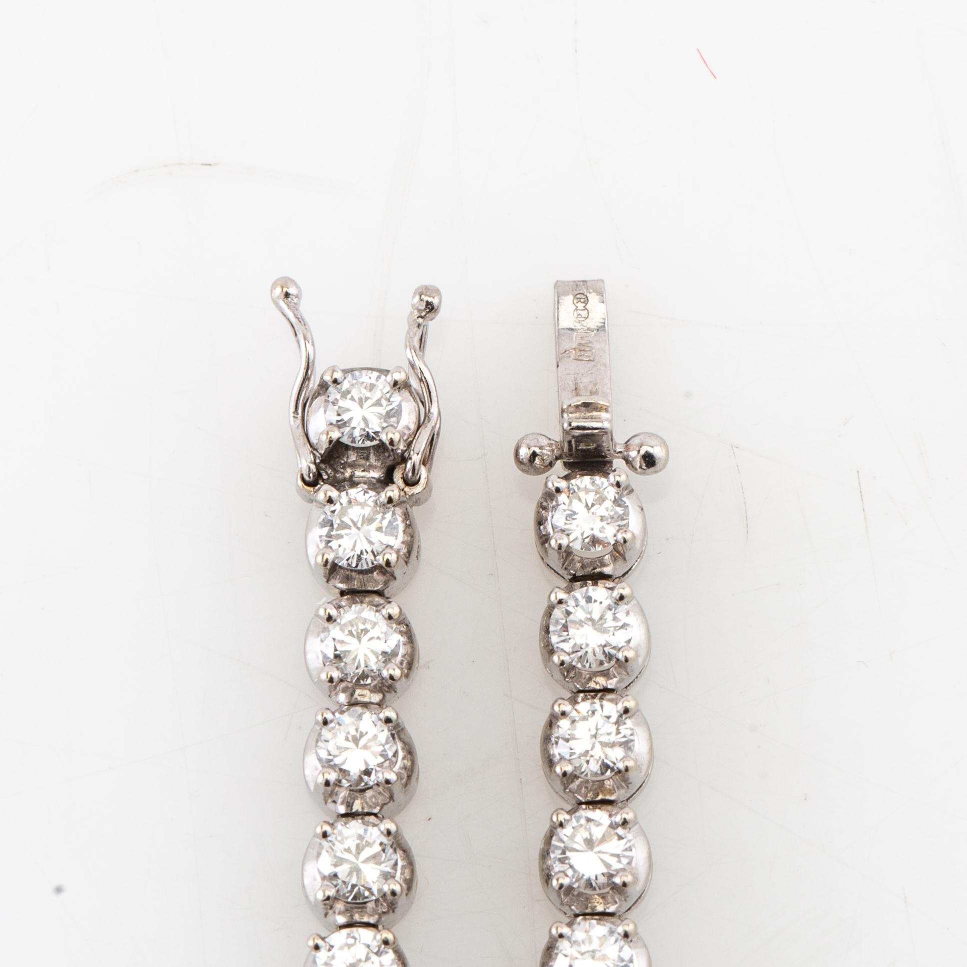 Tennisarmband av 18K vitguld med runda briljantslipade diamanter 3,50 ct totalt, R.Jacot Zermatt Schweiz.