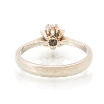 An 18K white gold and diamond ring, approx. 0.2 ct.