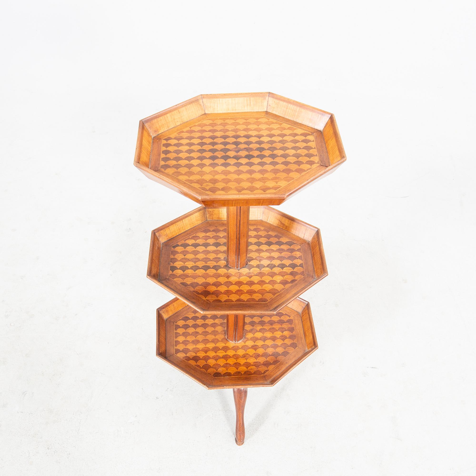 Sidobord sk cakestand England 18/1900-tal.