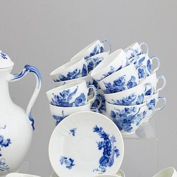 ROYAL COPENHAGEN, a 'Blå Blomst' part coffee and tea service, Denmark (62 pieces).