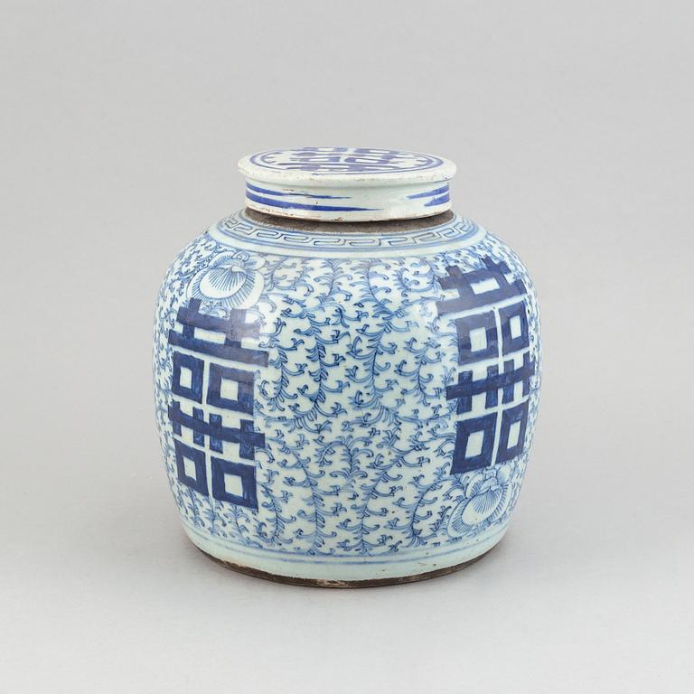 A blue and white jar with cover, Qingdynasty, 19th Century.