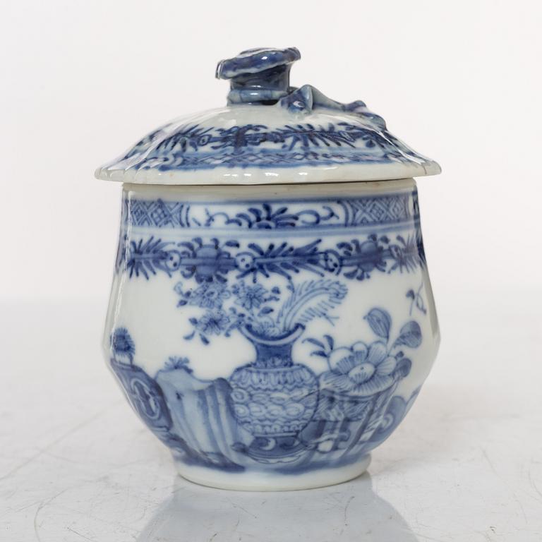 A group of eight Chinese blue and white porcelain custard cups with covers, Qing dynasty, Qianlong (1736-95).