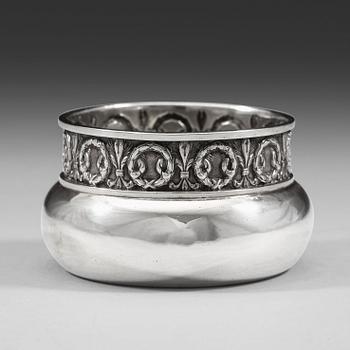 951. FABERGÉ, Moskva 1908-1917, saltkar, silver, Louis XVI-stil.