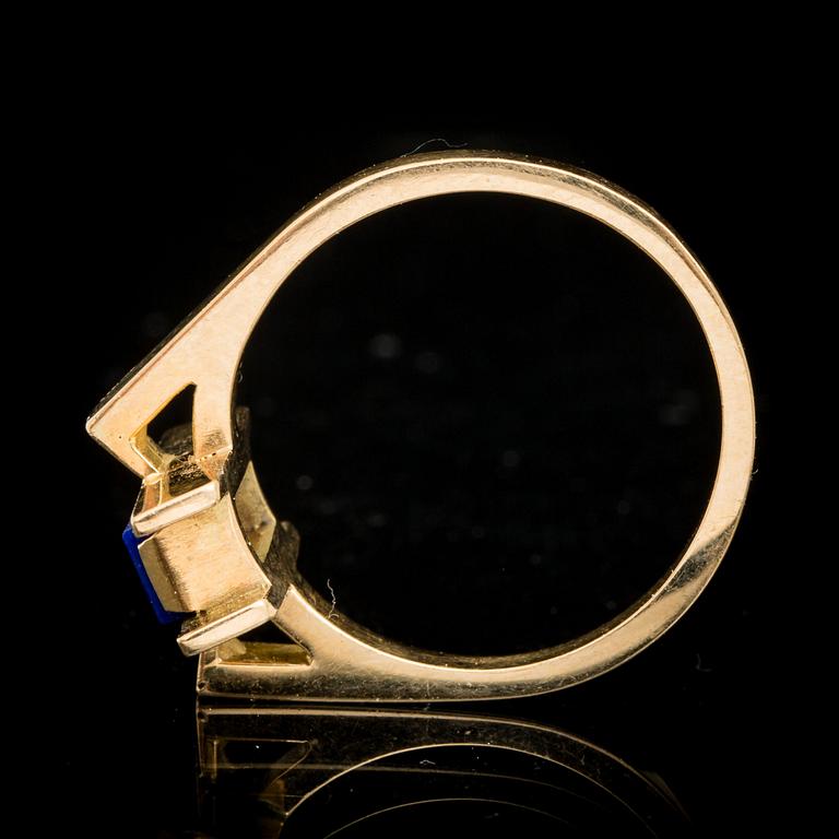 RING, 18 k guld med Lapis lazuli, Sven Haugaard, Danmark. Vikt ca 6 g.