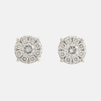 Brilliant cut diamond earrings, total ca 0,47 ct.
