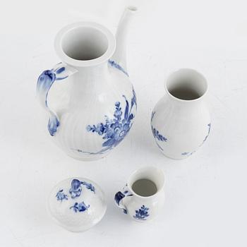 Dining and coffee service, 58 pieces, porcelain, "Blå Blomst", Royal Copenhagen, Denmark.