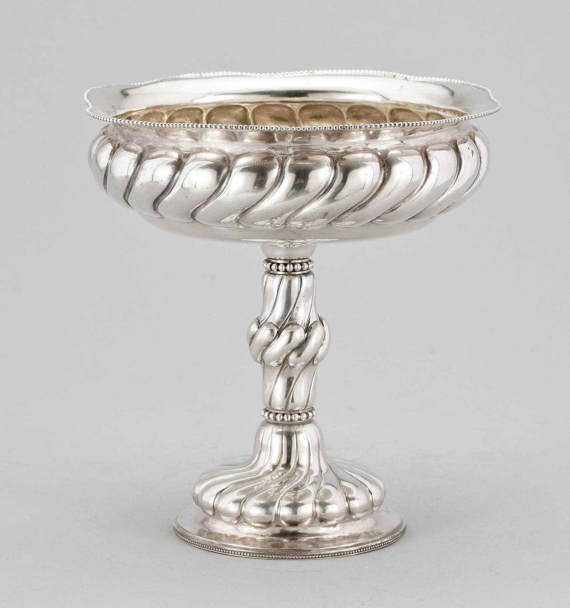 SKÅL PÅ FOT, silver, svenska importstämplar. 1900-talets första hälft. Vikt ca 500 gram.