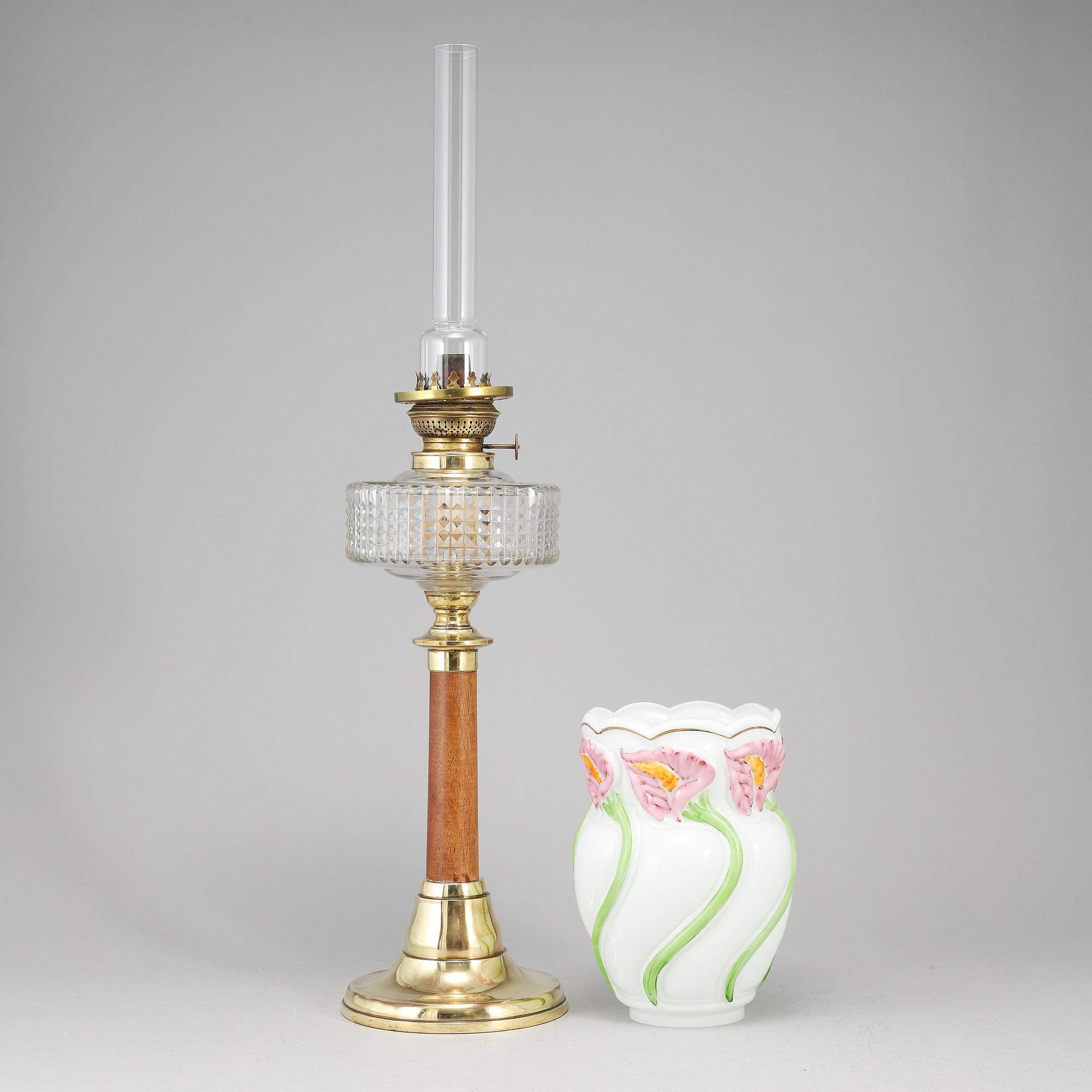 An early 20th Century table light.