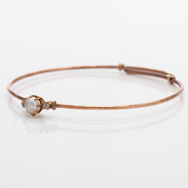 Rannekoru, n. 10K kultaa, viljelty helmi ja vanhahiottuja timantteja.