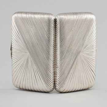 CIGARETTETUI, silver,St. Petersburg,  Ryssland, sent 1800-tal, vikt 185 g.