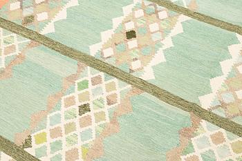 A Kelim carpet, c. 268 x 202 cm.