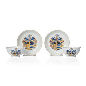 1069. A pair of armorial cups with saucers, Qing dynasty, Qianlong (1736-95).
