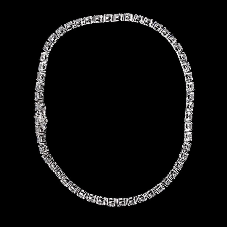 ARMBAND, 54 briljantslipade diamanter, tot. 5.18 ct.