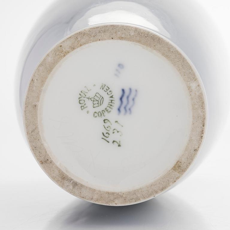 Royal Copenhagen, maljakko, posliinia, Royal Copenhagen, 1900-luvun alkupuoli.