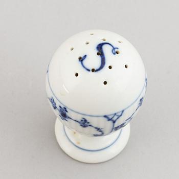 Royal Copenhagen, a 36 part porcelain service, 'Musselmalet' one part Meissen.