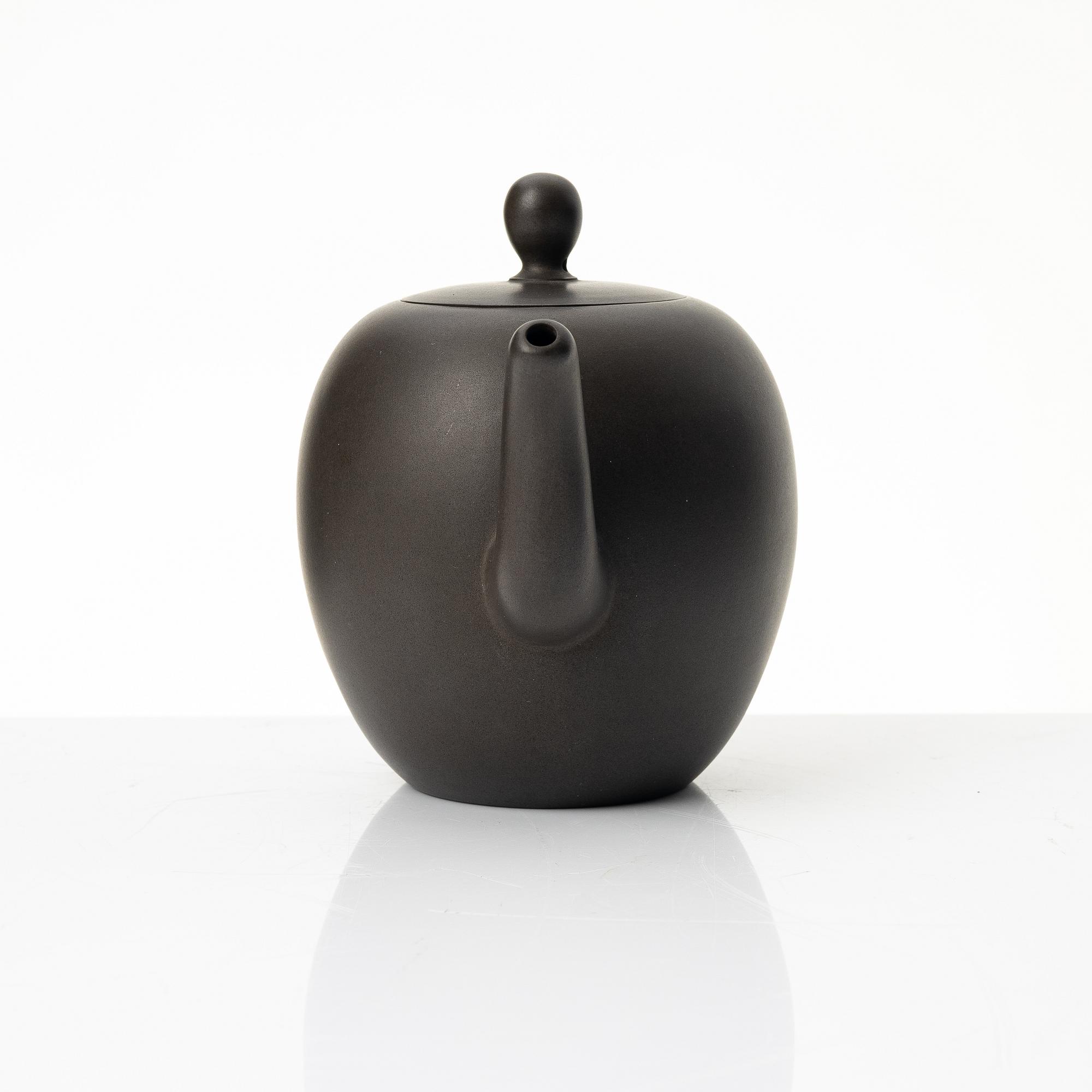 Gu Jingzhou, A dark yixing teapot, 1980s.