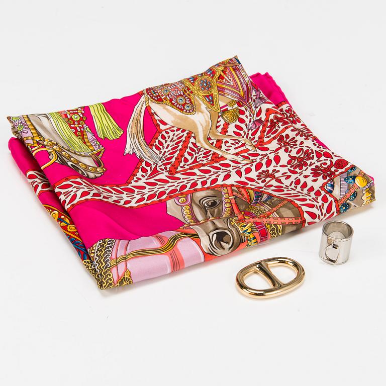 HERMÈS La danse du Cheval Marwari Silk Scarf with two Scarf Rings.