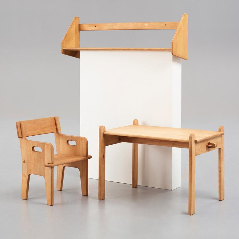 HANS J WEGNER, an oak set of "Peter's Chair, table and Shelf", FDB Møbler, Denmark 1940's.