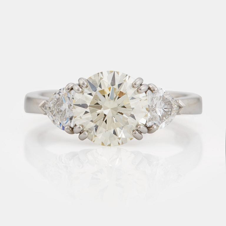 A brilliant- and heart cut diamond ring.