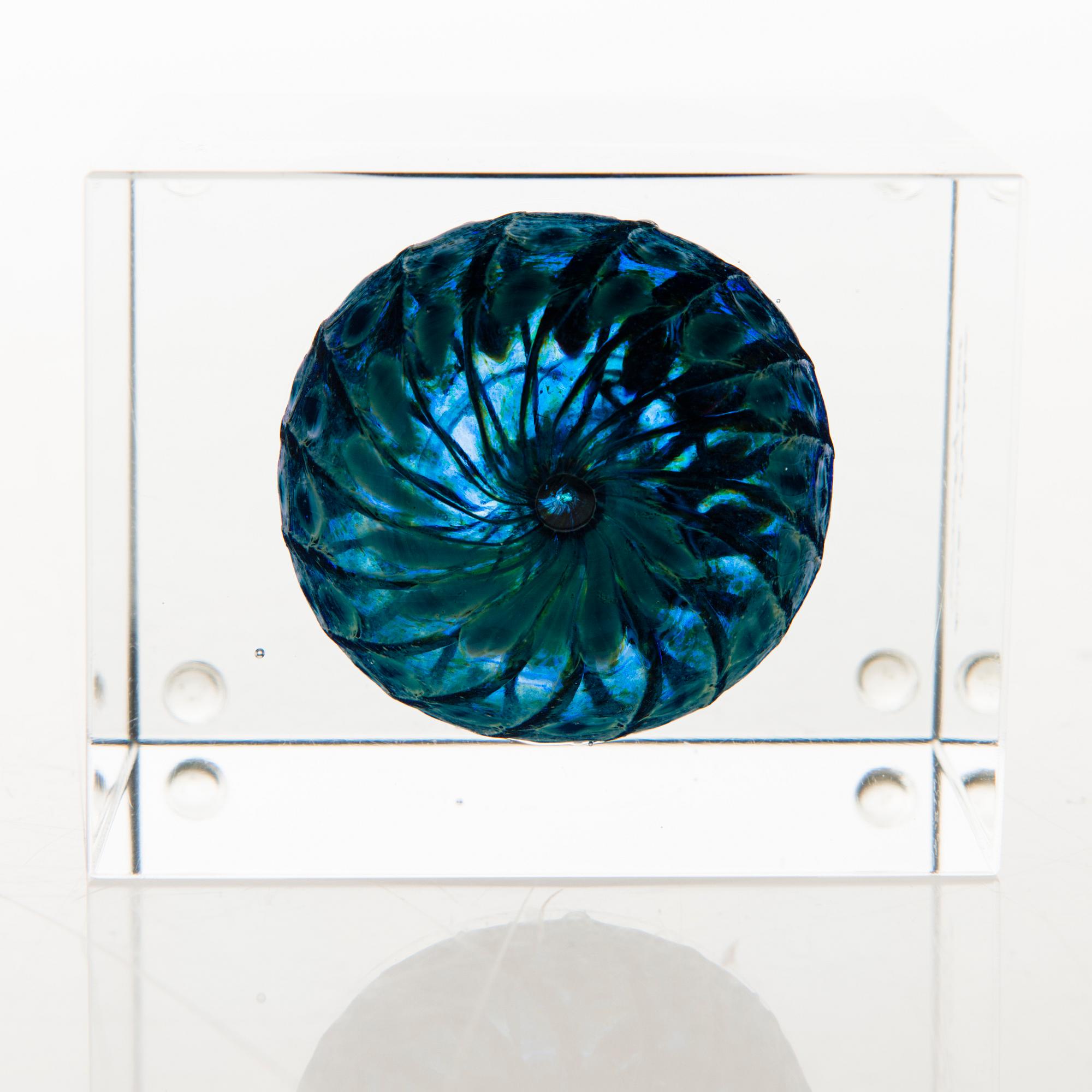 OIVA TOIKKA, AN ANNUAL CUBE, glass, signed Oiva Toikka Nuutajärvi.