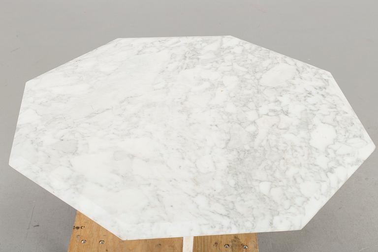 A MARBLE TOP SOFA TABLE.