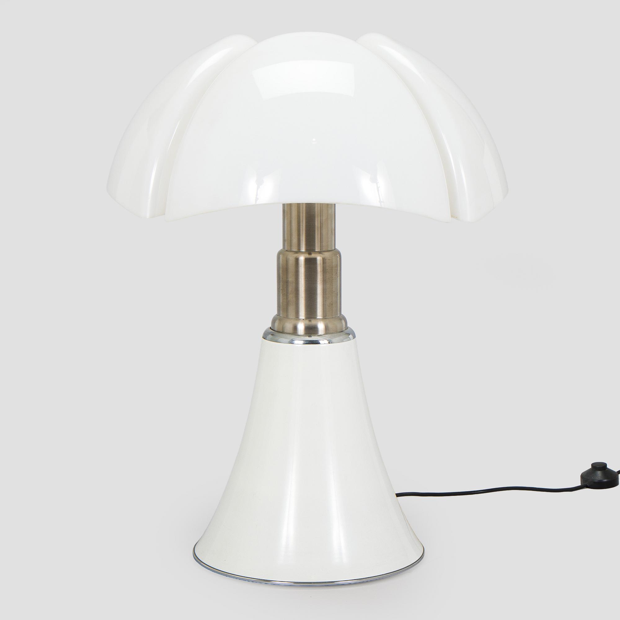Gae Aulenti, bordslampa, "Pipistrello", Martinelli Luce, Italien, modellen formgiven 1965.