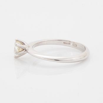 Trillion-cut diamond ring 0,50 ct.